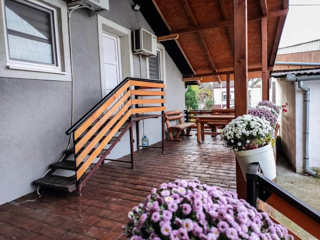 S. A. L. Prenociste Apartment Zrenjanin Ngoại thất bức ảnh